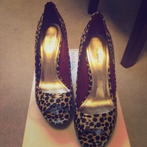 Style & Co leopard heel